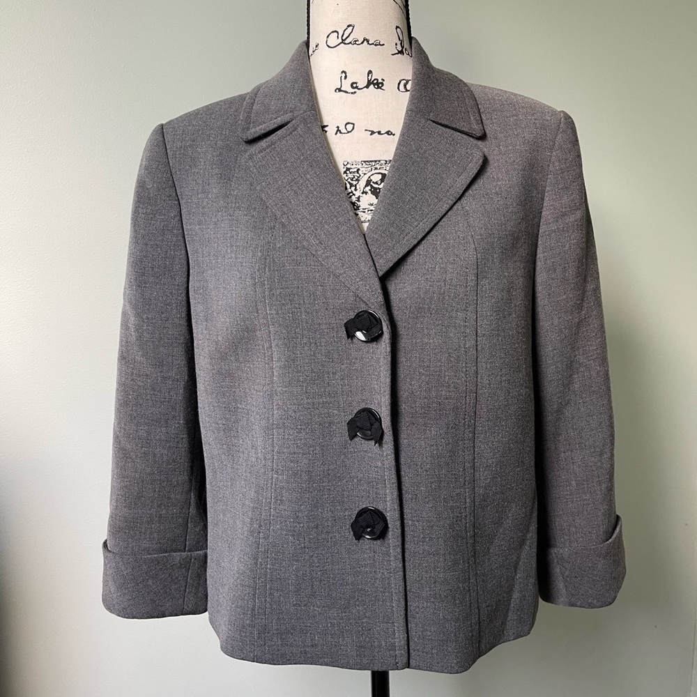 Tahari Arthur S. Levine grey 3/4 sleeve mid-length jacket